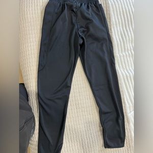 Under Armour. Men’s fleece athletic pant. Loose fit. Black.